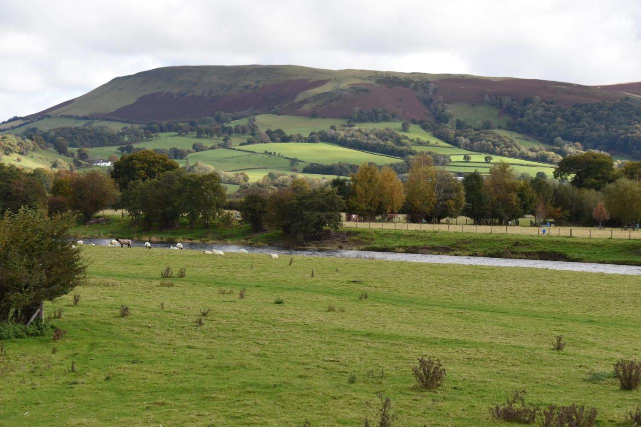 The Llanelwedd Arms Hotel بيلث ويلز المظهر الخارجي الصورة