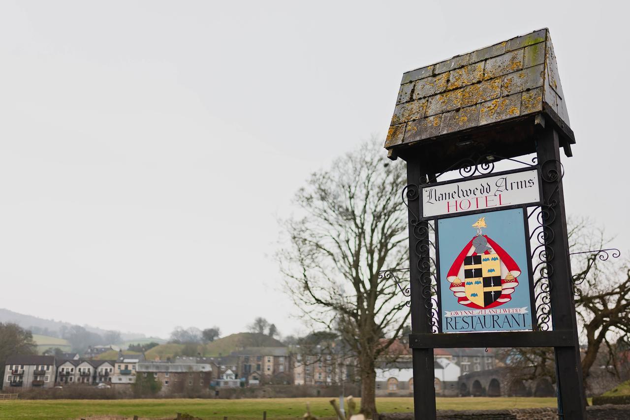 The Llanelwedd Arms Hotel بيلث ويلز المظهر الخارجي الصورة